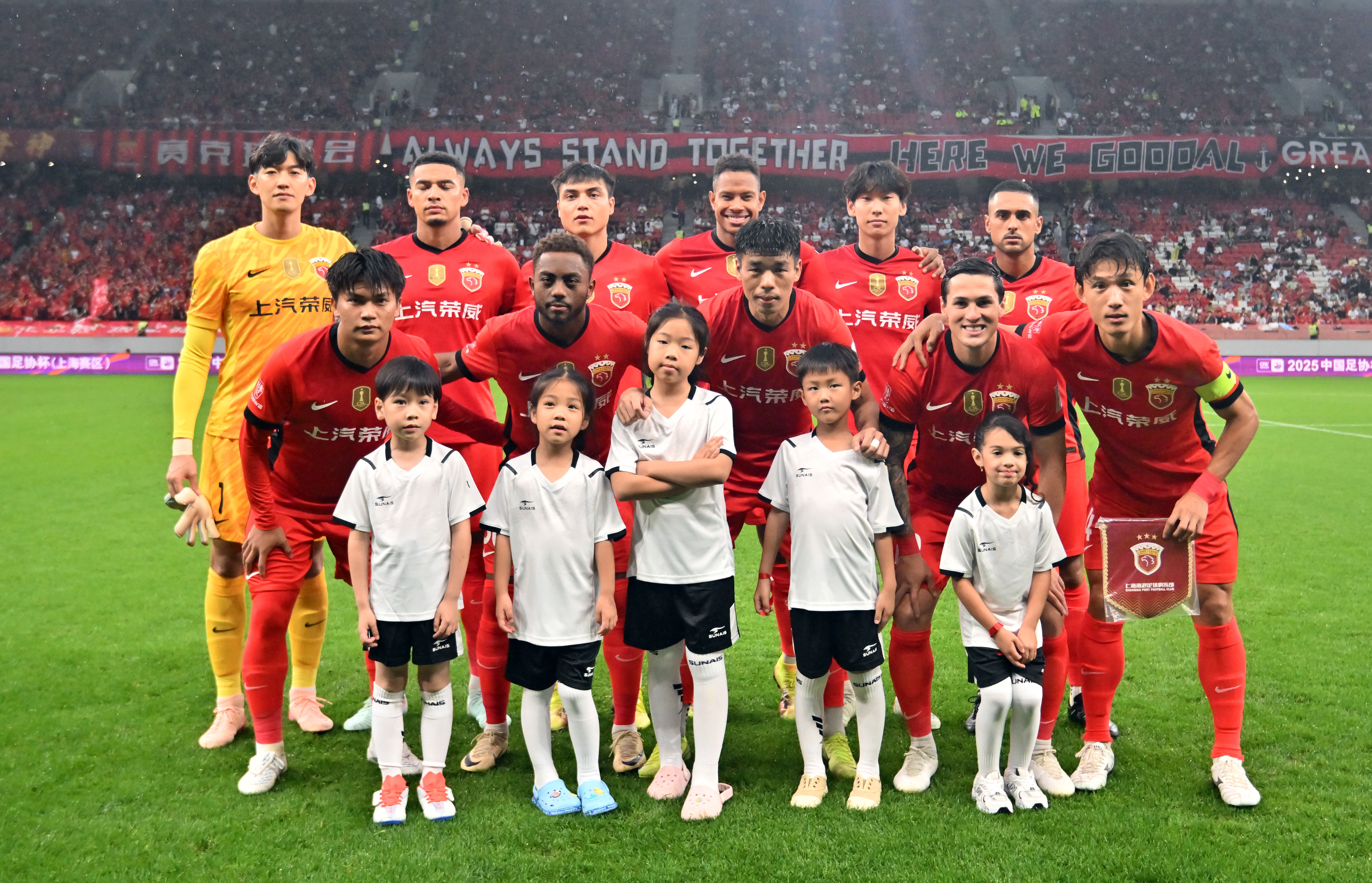 开云网站 -关于里程碑夜！上海申花更衣室发声，足总杯赛后刷纪录，引发热议，资深球员宣示担当的信息