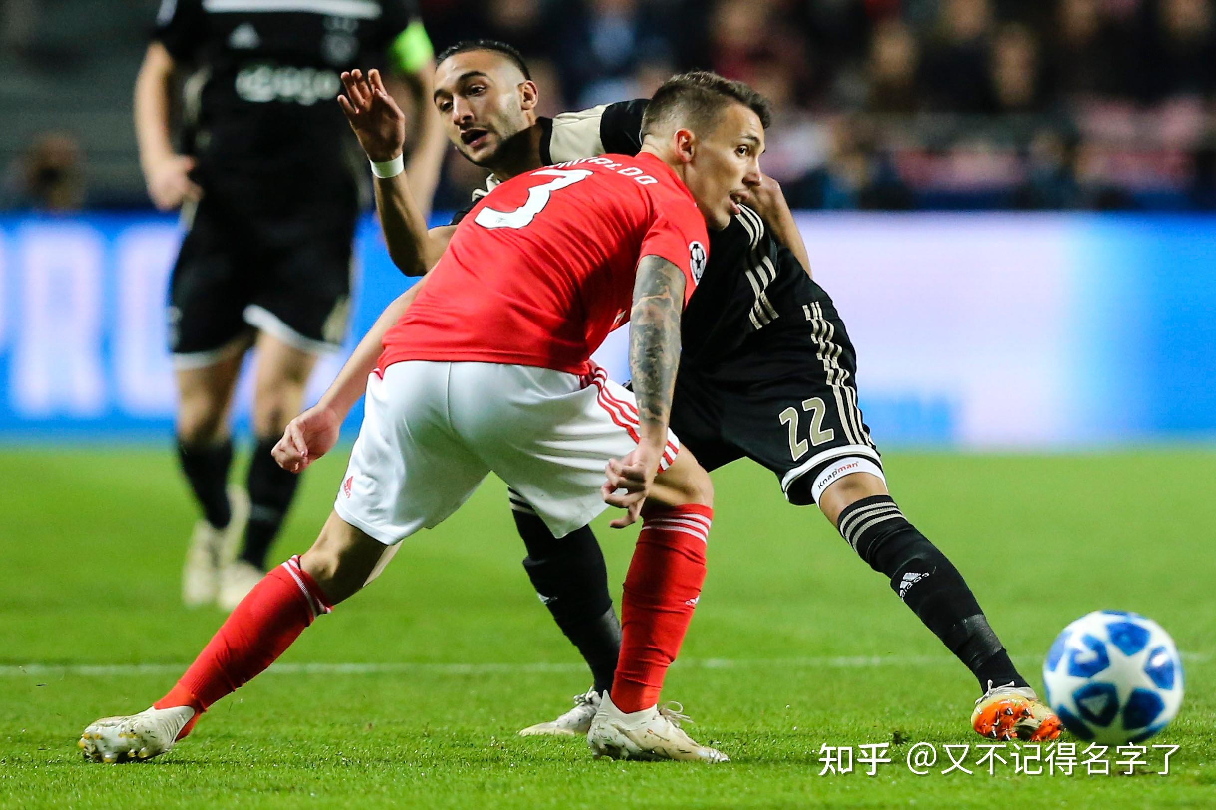 开云娱乐 -亚冠赛后走向成谜，埃因霍温调整名单，球迷炸锅，年轻球员得到机会(埃因霍温足球俱乐部)