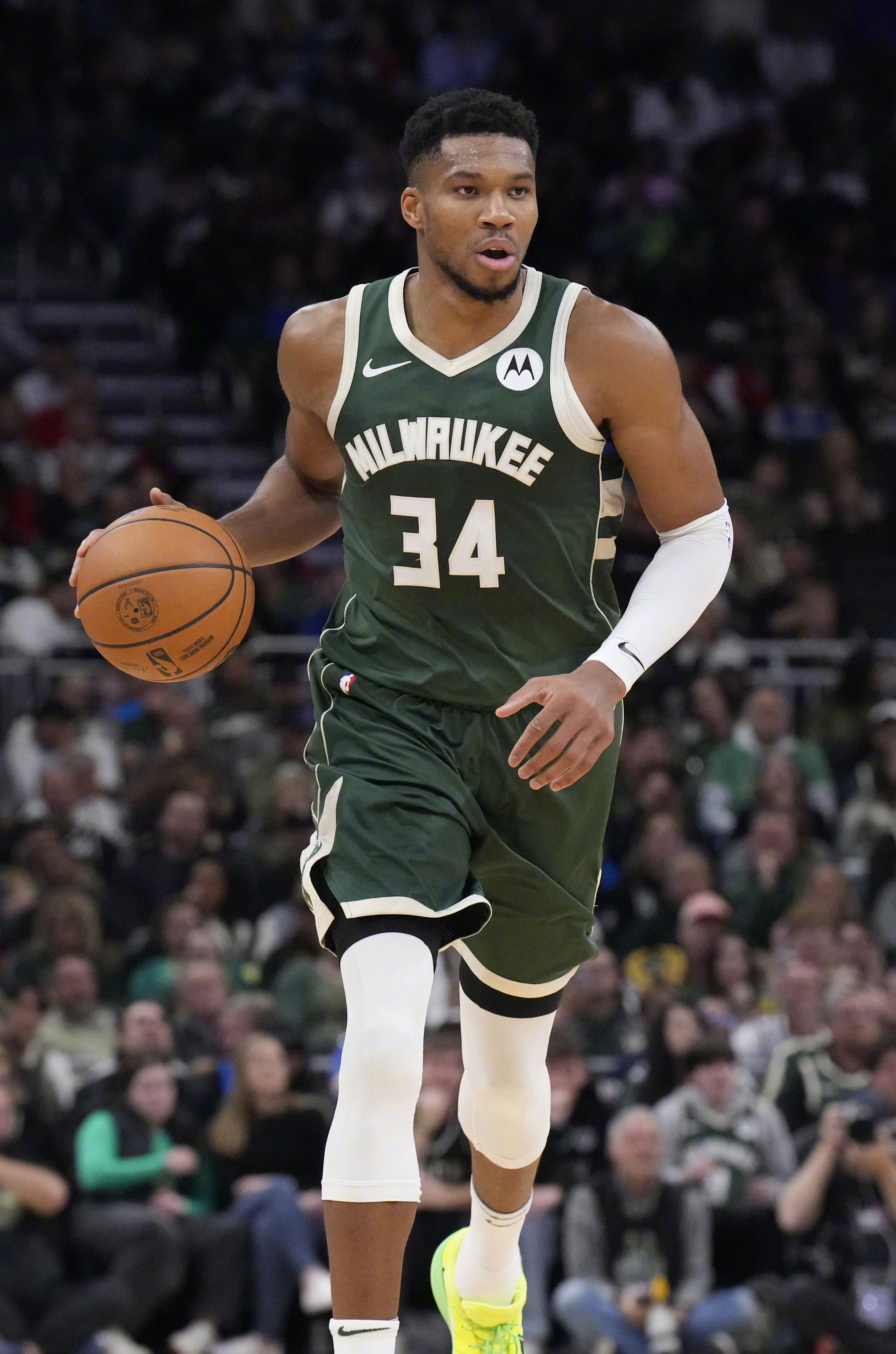 关于今晚密尔沃基雄鹿调整名单以备全明星赛，豪取连胜环节打磨，气氛紧张，更衣室氛围转暖的信息