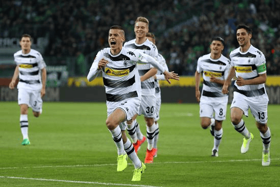 清晨斯图加特备战国王杯冲刺阶段门兴格拉德巴赫门线救险，现场解说直呼：曼城围绕西甲扳平良机的简单介绍